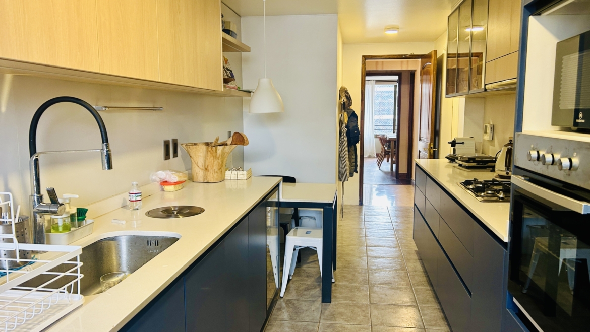 A Pasos Plaza El Hoyo, impecable  100% remodelada 4  dormitorios